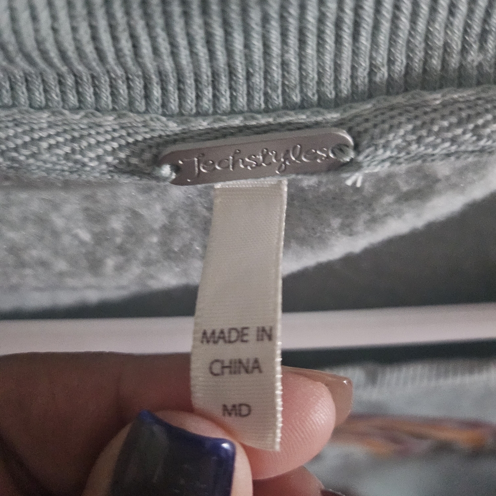 Hawaii Maui Light Blue Crew Neck Sweater NWOT - Picture 3 of 5